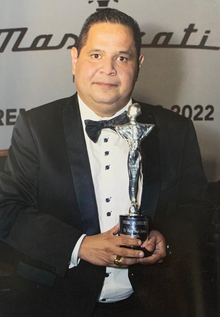 Dr. Víctor Hugo Barrios Parrilla 2