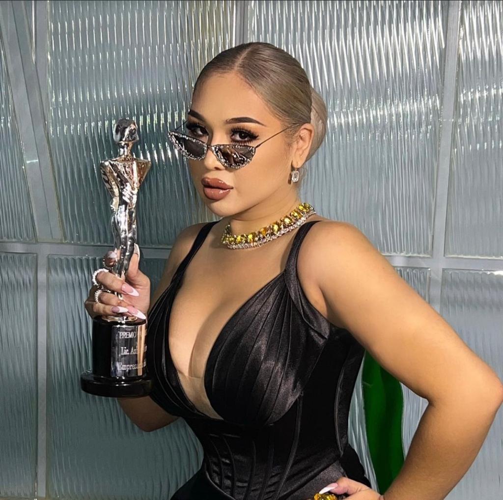 Lic. Ashley Valencia Empresaria del Año 1