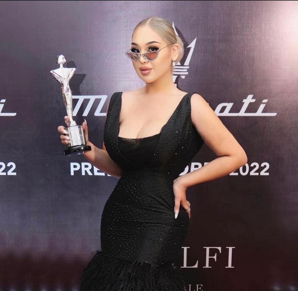 Lic. Ashley Valencia Empresaria del Año 3